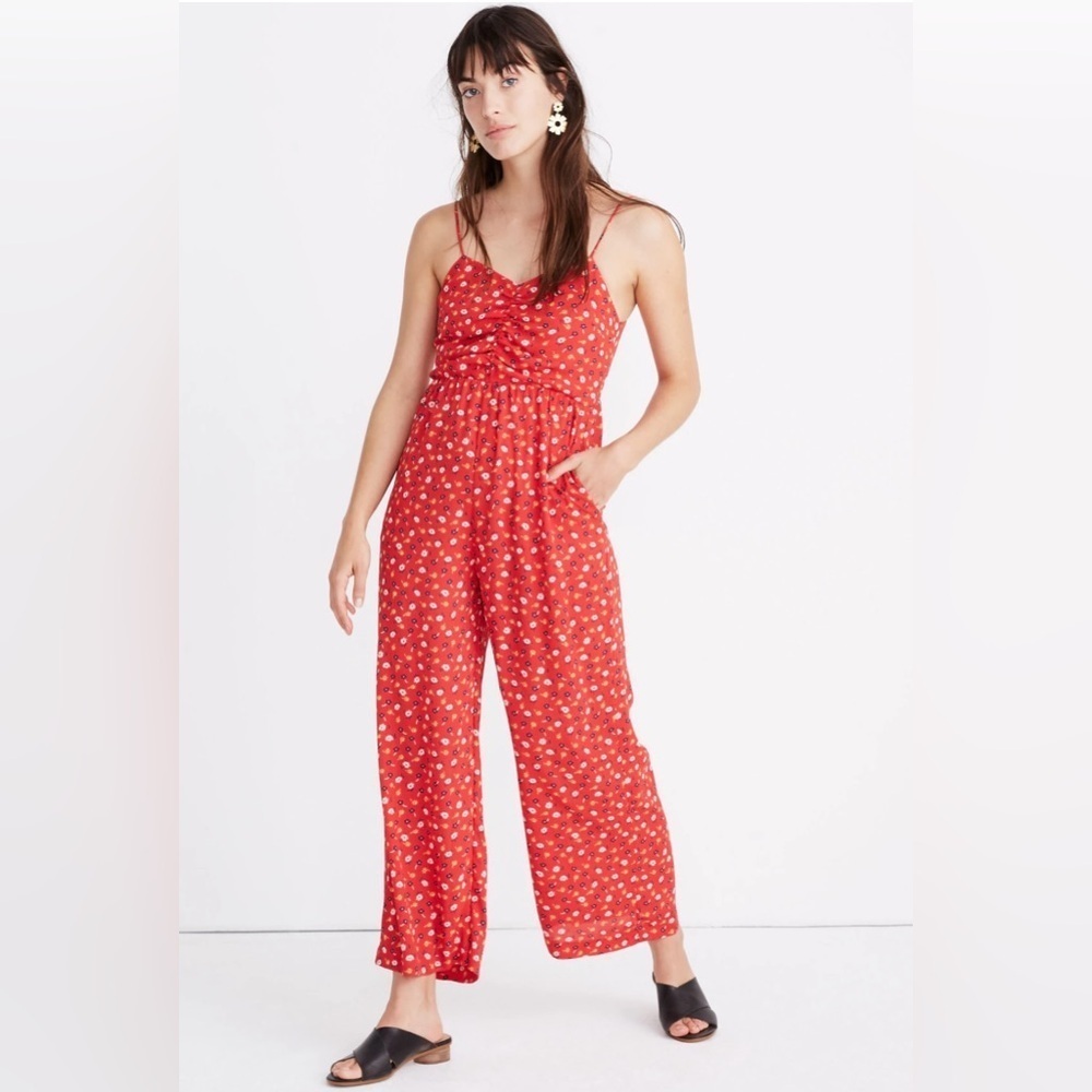 Madewell|Vibrant Red ruched wide leg jumpsuit in prairie poses,ditsy floral•••
